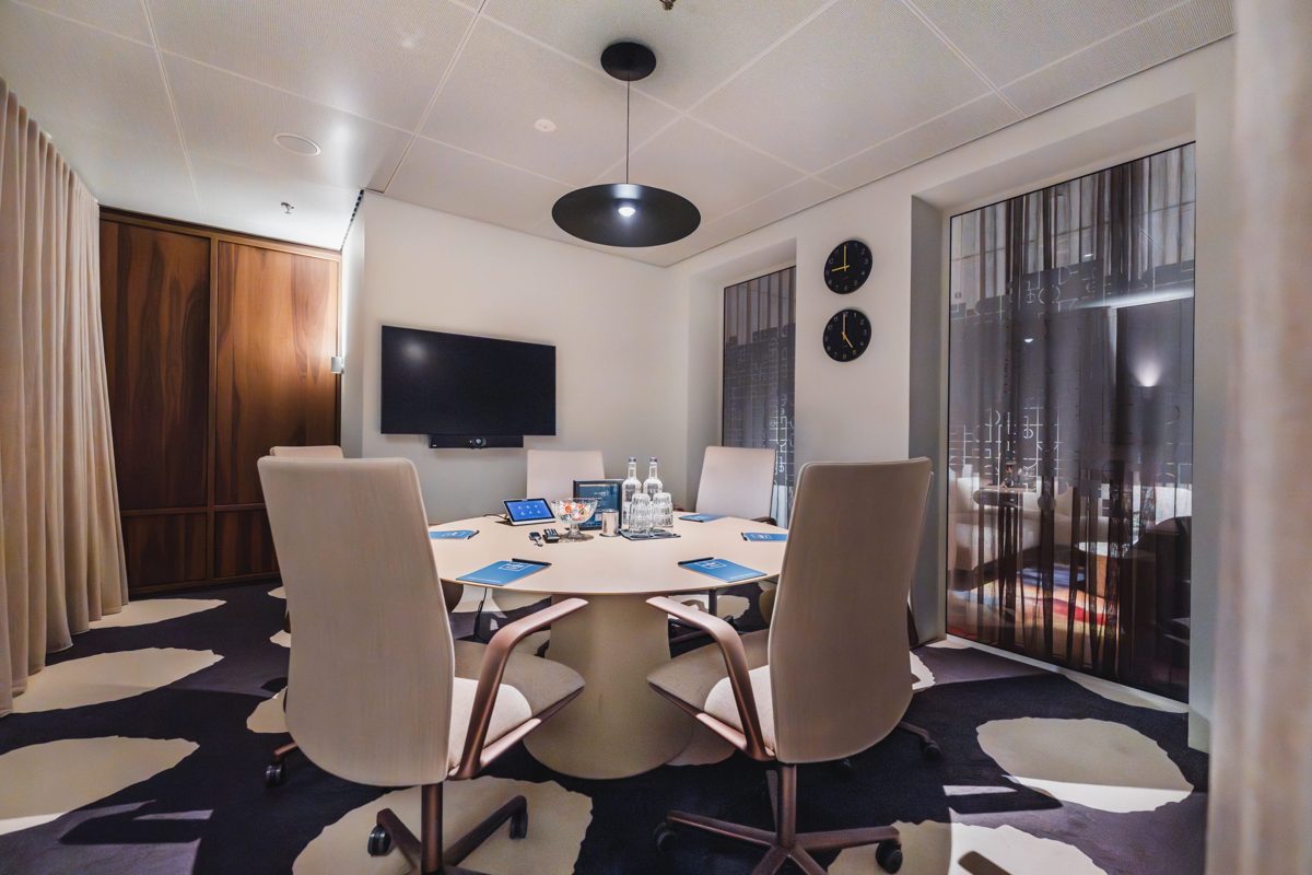 4h Zoom Room / office