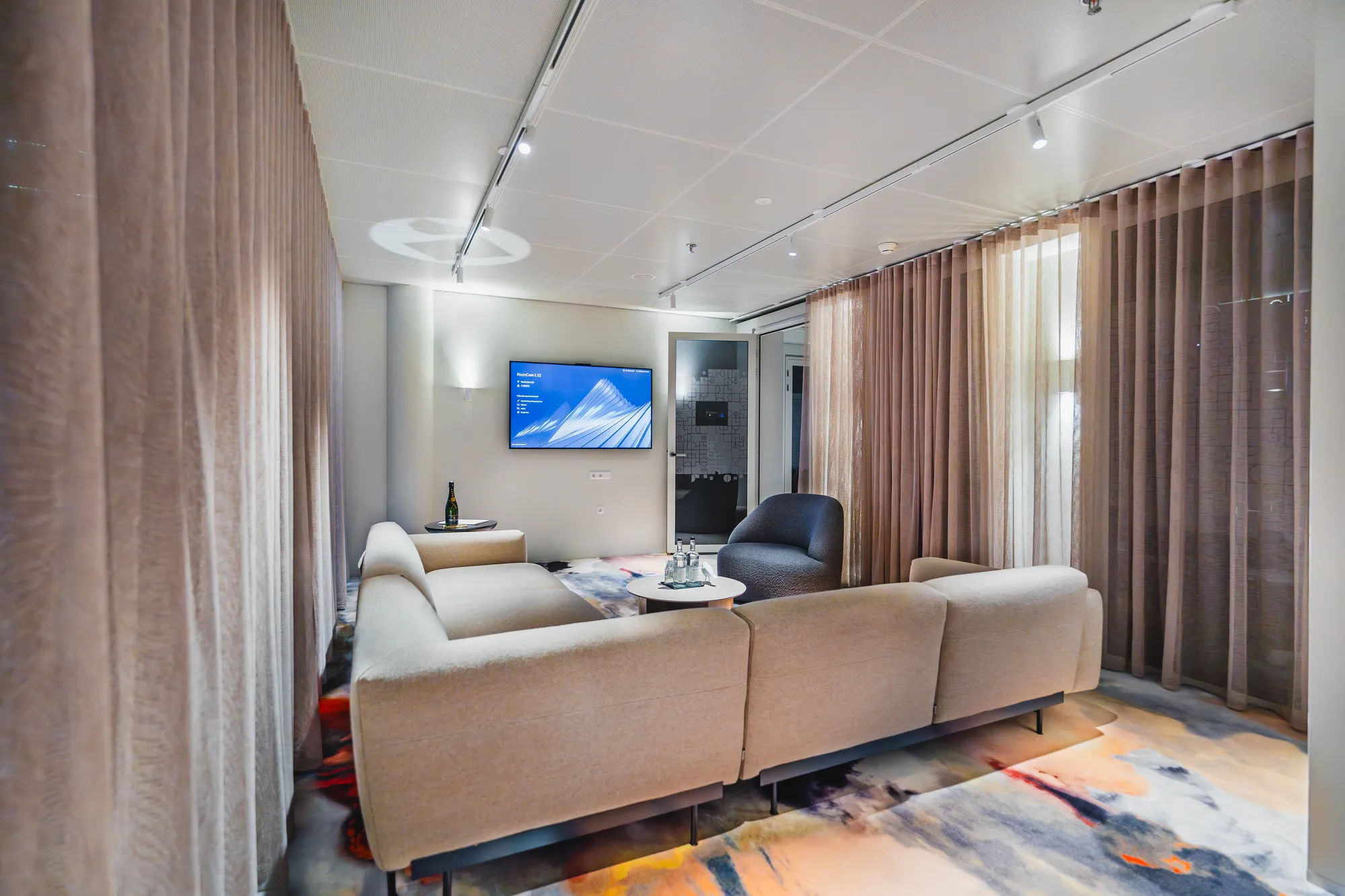 HOFF meeting room with lounge seating
