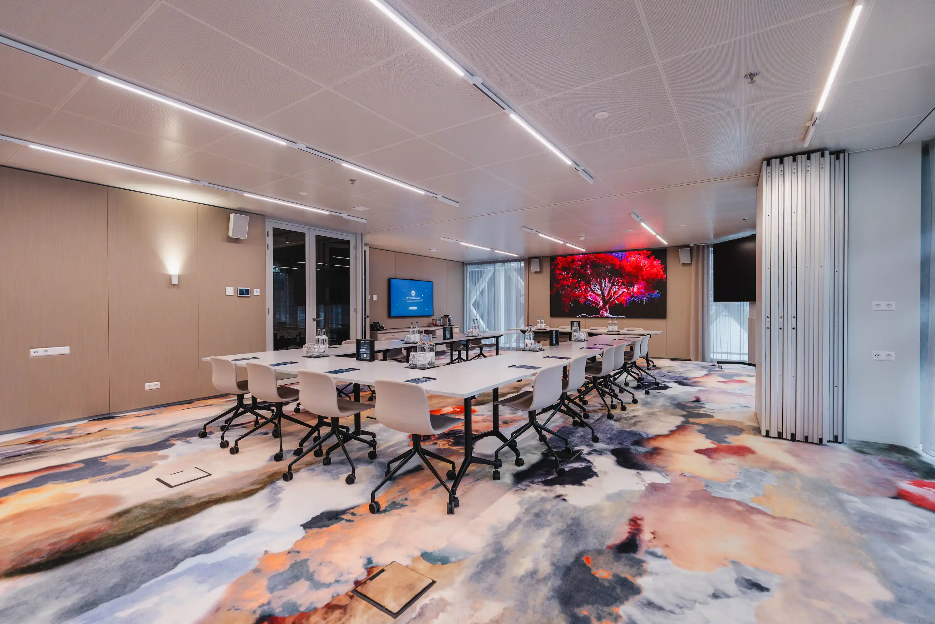 Largest HOFF meeting room, 80 to 100 guests